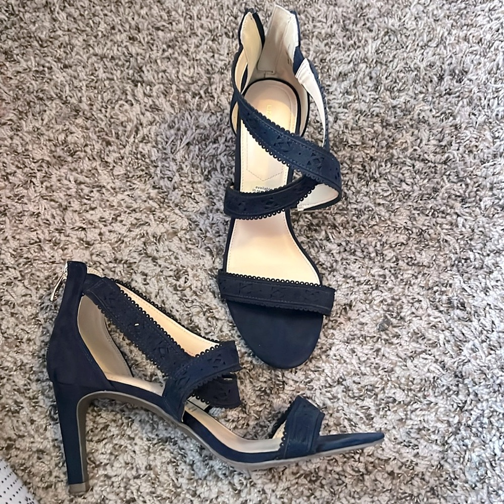 NWOT Liz Claiborne Gisella Navy Blue 3” heels Size 9.5W